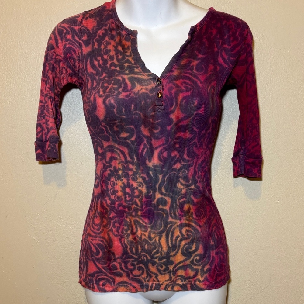 Elegant Long Sleeve Top with Red and Black Pattern